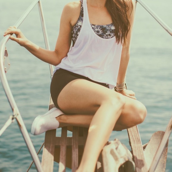 Lululemon Energy Bra
Flowabunga Black Angel Wing / Black Size 6 - Picture 7 of 14